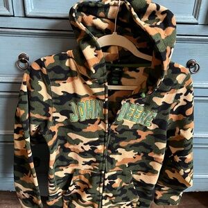 JOHN DEERE KIDS HOODED CAMOUFLAGE FLEECE JACKET